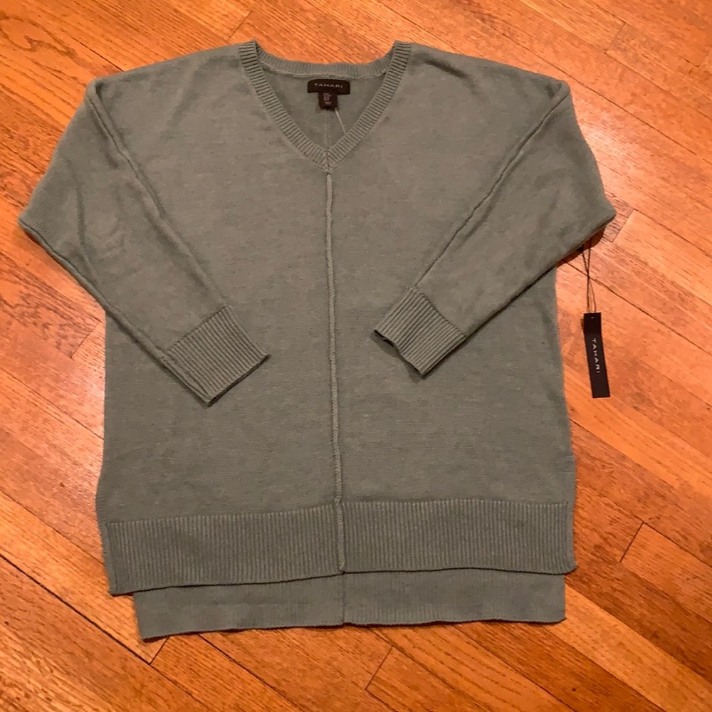 NWT Tahari v-neck sweater